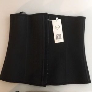Waist trainer size M